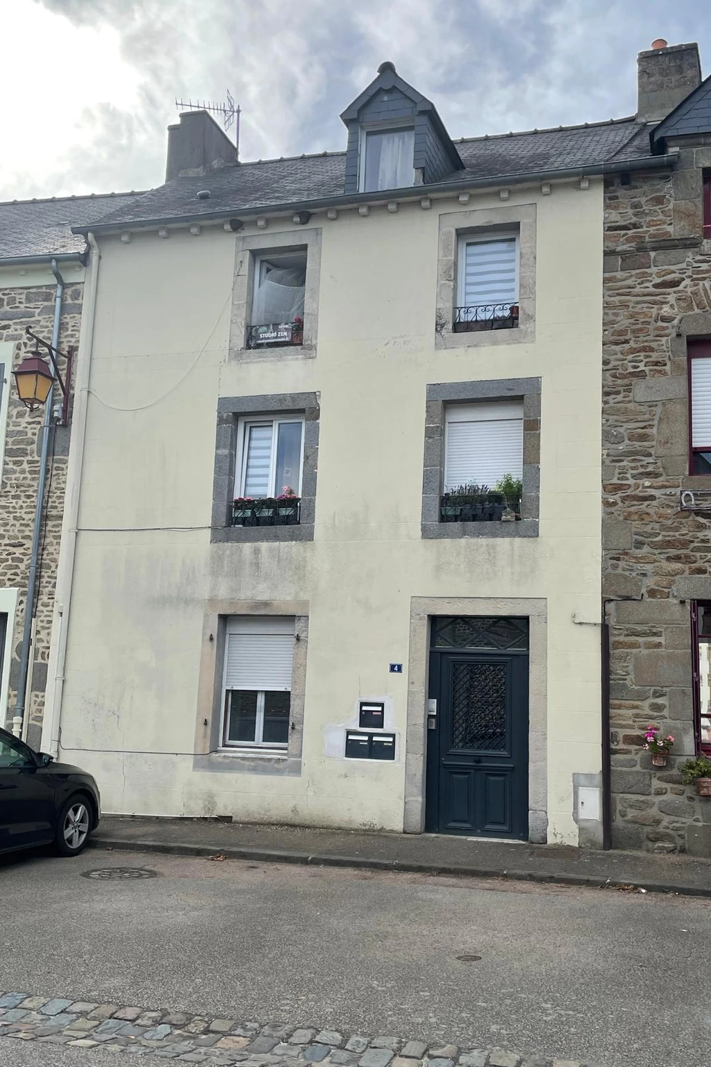 Façade en retouche fidèle — avant